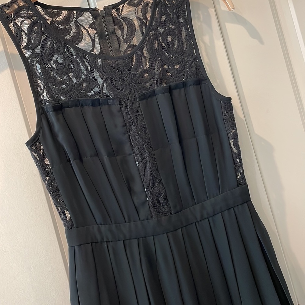 LIKE NEW BCBGeneration Dress Size 2 - Picture 2 of 10